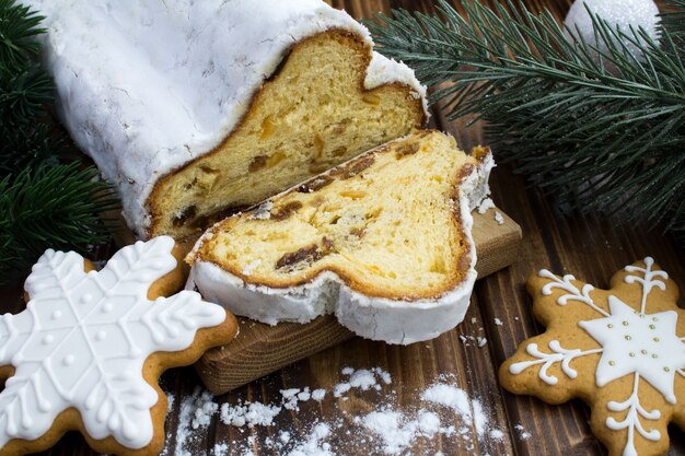 Biscotti di Natale sulla tavola di legno