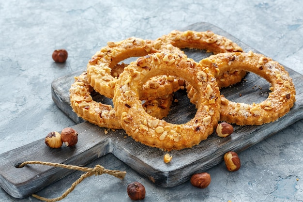 Biscotti di pasta frolla a forma di anelli