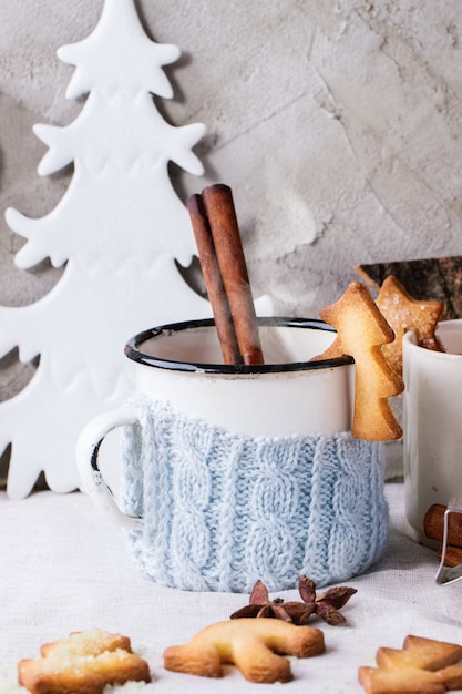 Biscotti di pasta frolla di Natale per tazze