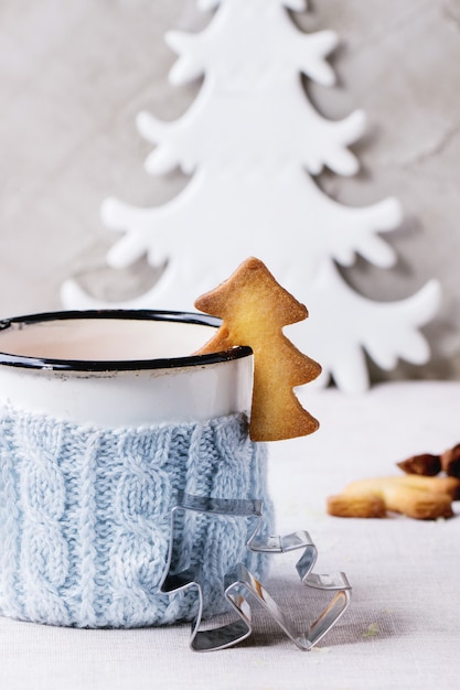 Biscotti di pasta frolla di Natale per tazze