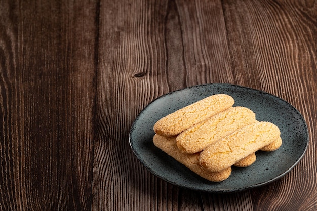 Biscotti di savoiardi sul tavolo