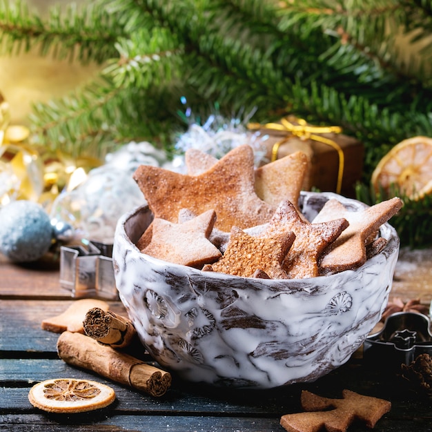 Biscotti di zucchero a forma di stella di pasta frolla