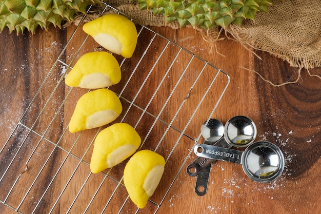 Biscotti durian e uova salate con forma Durian