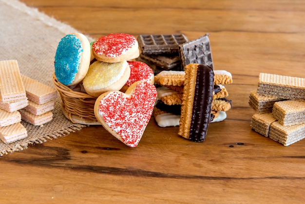 Biscotti e biscotti, ripieni e fatti in casa.