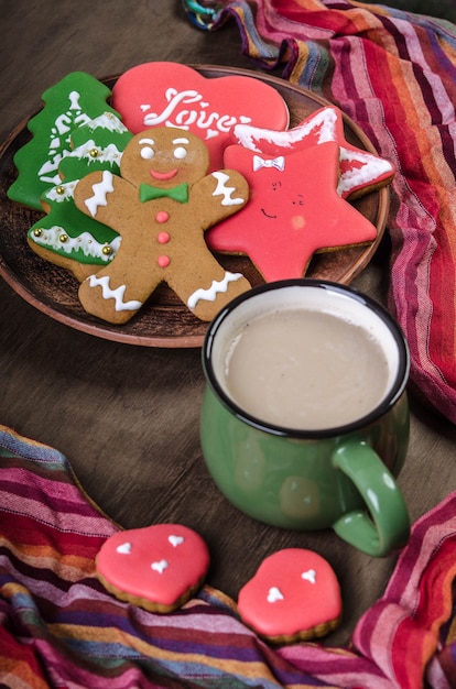 biscotti e decorazioni natalizie