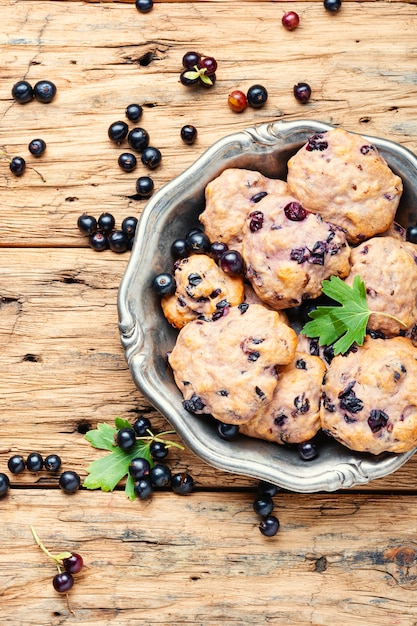 Biscotti fatti in casa al ribes nero