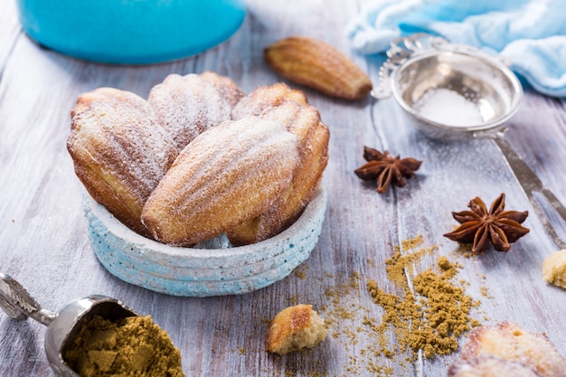 Biscotti fatti in casa all'anice Madeleine