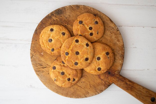 Biscotti fatti in casa con farina d'uovo e gocce di cioccolato