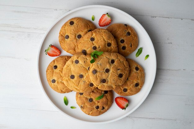 Biscotti fatti in casa con farina d'uovo e gocce di cioccolato