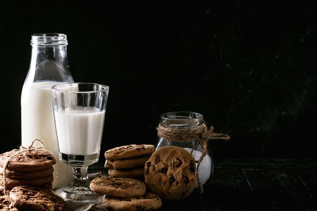 Biscotti fatti in casa con latte