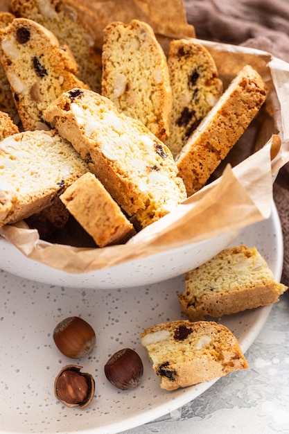 Biscotti italiani con nocciole