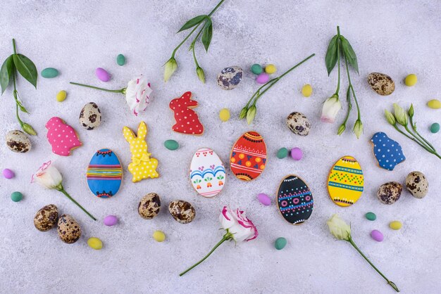 Biscotti pasquali a forma di uova e coniglietto