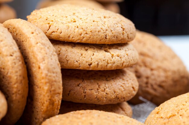 Biscotti porosi al forno con farina d'avena