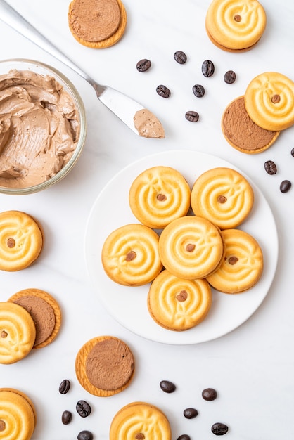 biscotti sandwich con crema al caffè