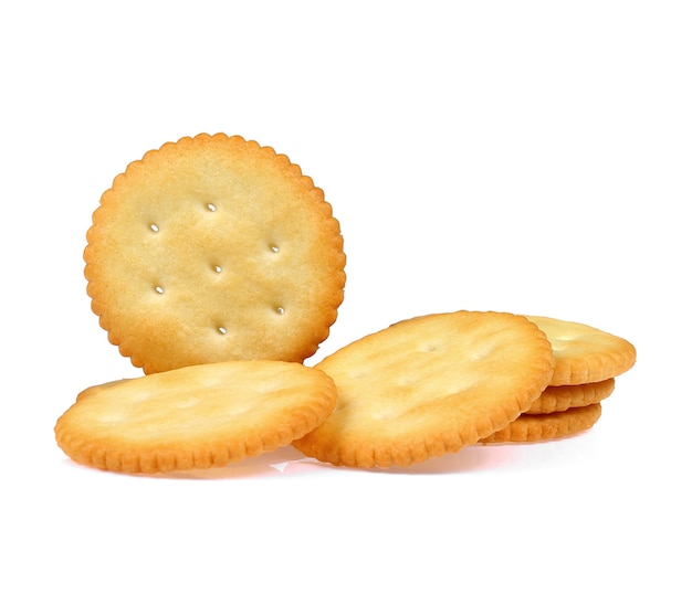 Biscotti secchi cracker isolati su sfondo bianco