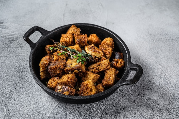 Biscotti secchi fritti del pane del crostino di segale.