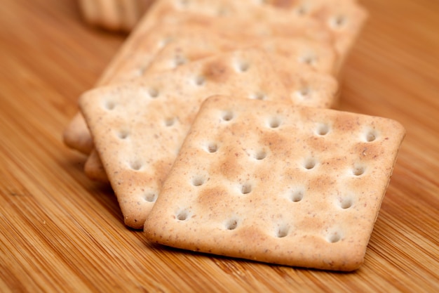 Biscotti secchi sul tavolo