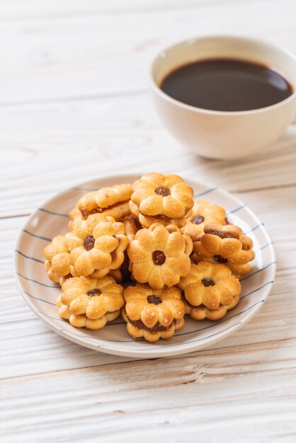 biscotto con marmellata di ananas