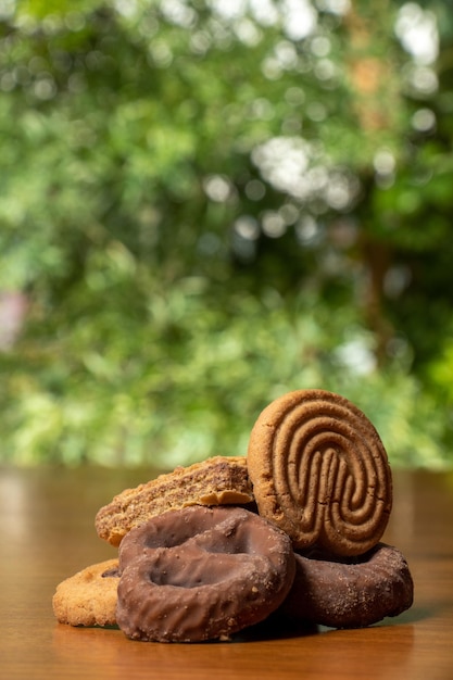 biscotto di amido di mais sul tavolo, biscotto per la colazione, biscotti con gocce di cioccolato