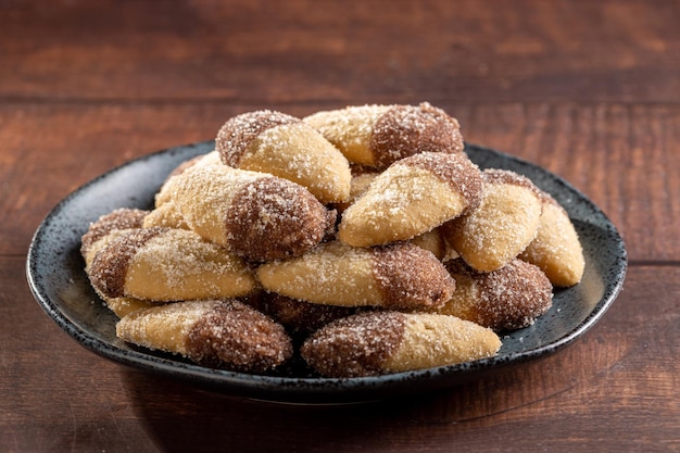 Biscotto di pasta frolla ricoperto di cioccolato e zucchero cristallizzato In Brasile noto come Monteiro Lopes