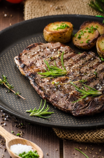 bistecca alla griglia con verdure