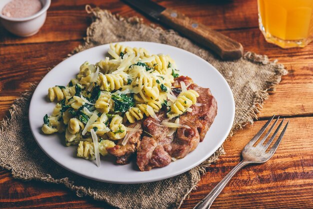 Bistecca Di Maiale Con Crema Di Spinaci