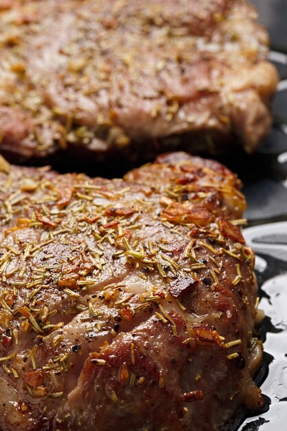 Bistecca di manzo fritta in padella