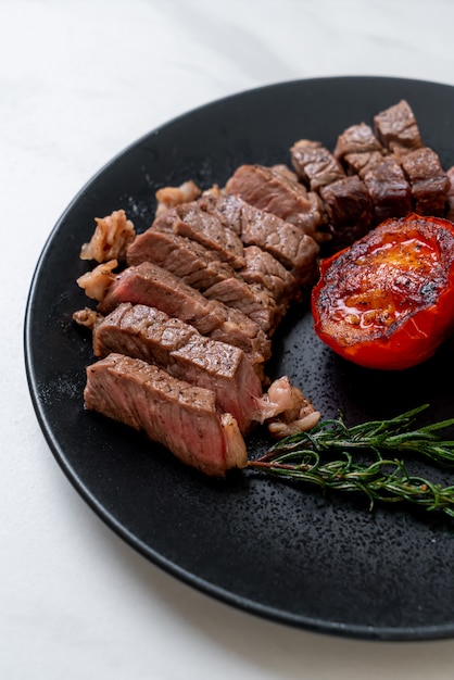 Bistecca di manzo mediamente cotta alla griglia