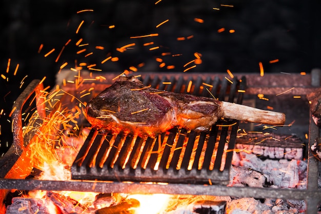 Bistecca di manzo nel ristorante di carne.