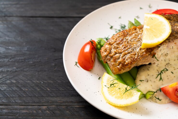 Foto bistecca di pesce dentice alla griglia