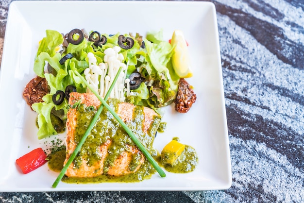 bistecca di salmone alla griglia