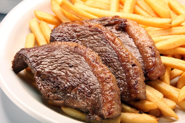 Bistecca di scamone patatine fritte