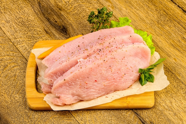 Bistecca di tacchino crudo