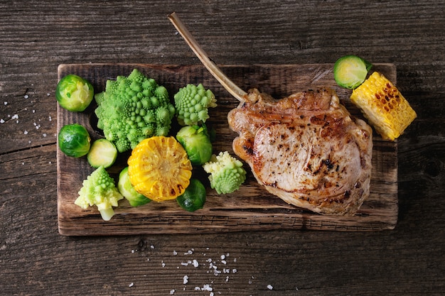 Bistecca di vitello alla griglia con verdure