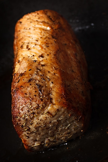 Bistecca fritta in padella.