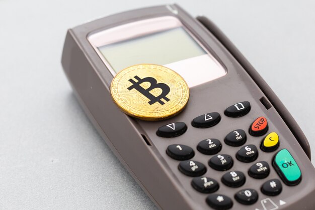 Bitcoin, carta di credito e terminale POS