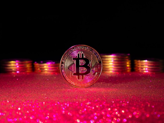 Bitcoin. Crypto valuta Oro Bitcoin, BTC. Ripresa macro di monete Bitcoin. Tecnologia blockchain, concetto di mining bitcoin.