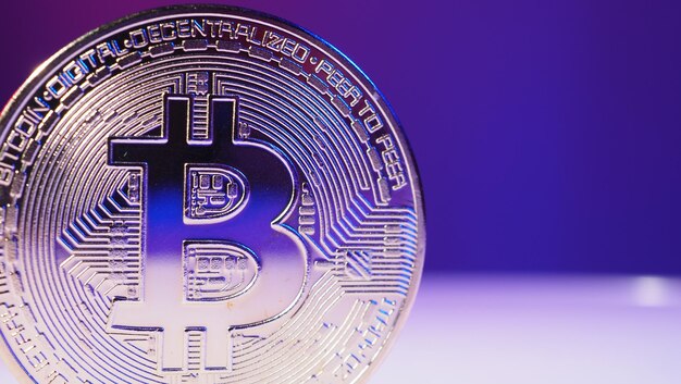 Bitcoin e barra grafica del mercato azionario Cryptocurrency Bitcoin Stock Growth Investimento in attività virtuali Piattaforma di investimento con grafici e monete bitcoin Cryptocurrency Stock Market denaro digitale