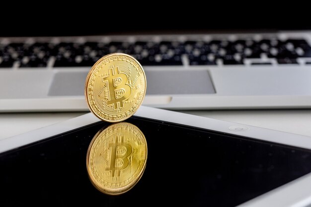 Bitcoin e nuovo concetto di denaro virtuale verticale