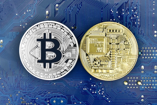 Bitcoin e scheda madre oro e argento