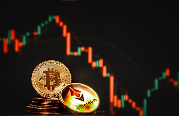 Bitcoin moneta d'oro su sfondo grafico commerciale. Mercato rialzista e trend di mercato ribassista Investire in asset virtuali. Concetto di criptovaluta virtuale.