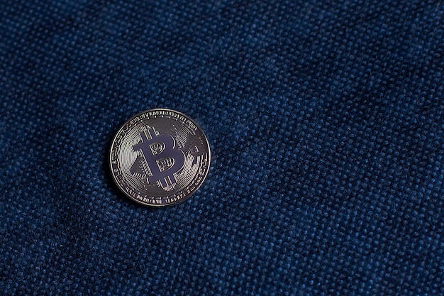 Bitcoin su sfondo blu Valuta di Internet