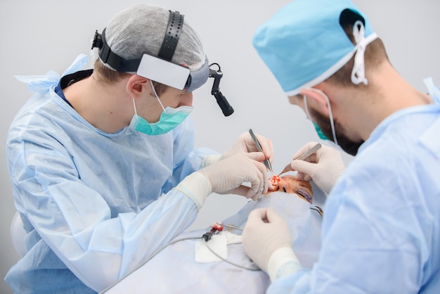 Blefaroplastica, operazione di chirurgia plastica per correggere difetti, deformità e deturpazioni delle palpebre