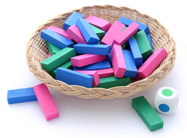 Blocchi di legno colorati come un gioco per bambini