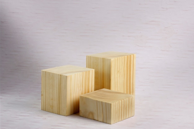 blocchi di legno con struttura della parete di bambù verniciato bianco