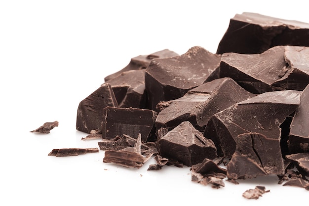 Blocchi e pezzi di cioccolato fondente