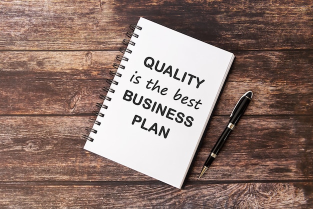 Blocco note con citazioni ispiratrici La qualità è il miglior business plan
