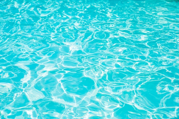 Blu e brillante ondulazione di acqua e superficie in piscina, bella movimento onda dolce in piscina