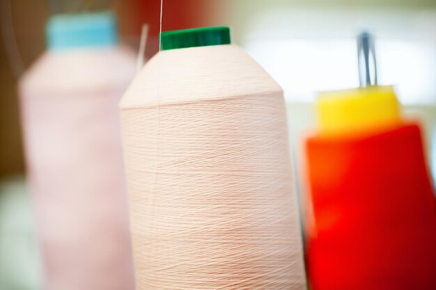 Bobine con filo per macchine tessili industriali
