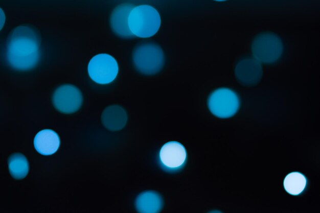 Bokeh blu su sfondo scuro